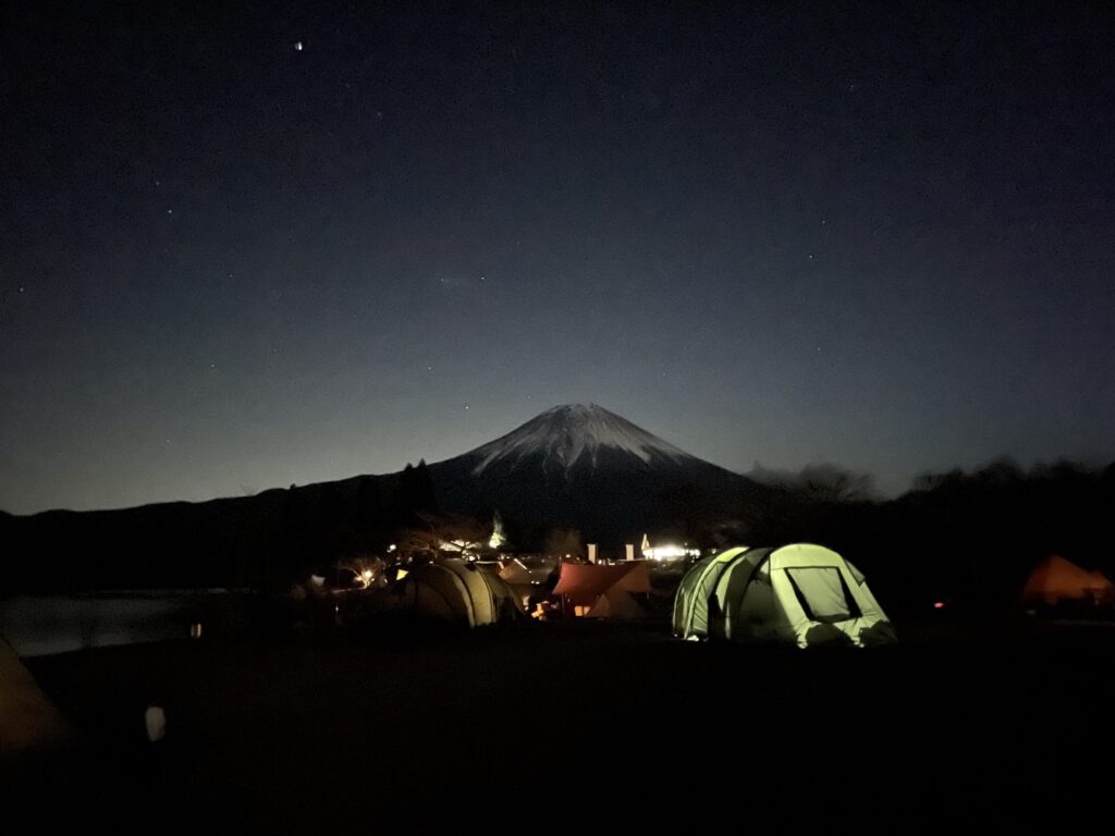 夜の富士山の写真